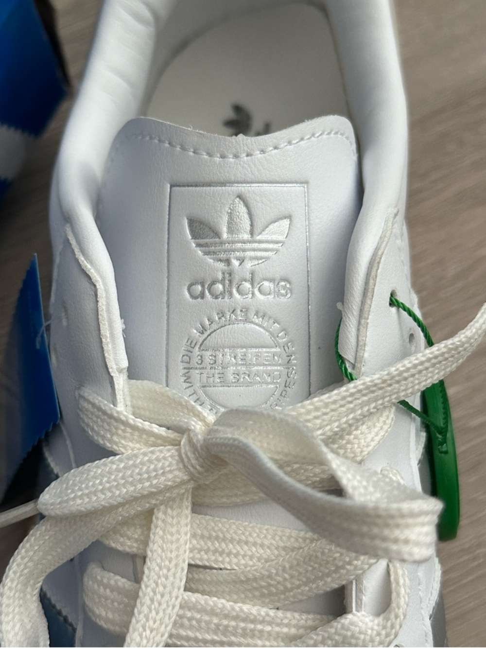 NEW Adidas Samba OG Sneaker in Cloud White, Silver Metallic & Gray One Size 10 - Picture 14 of 16